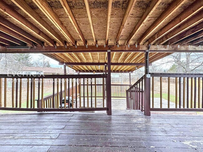 Building Photo - 3 Bed/2 Bath Home with Garage & Fenced Yard