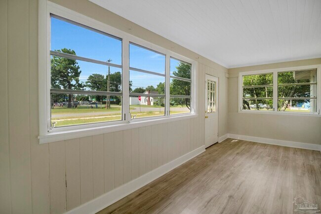 Building Photo - 1322 Wisteria Ave