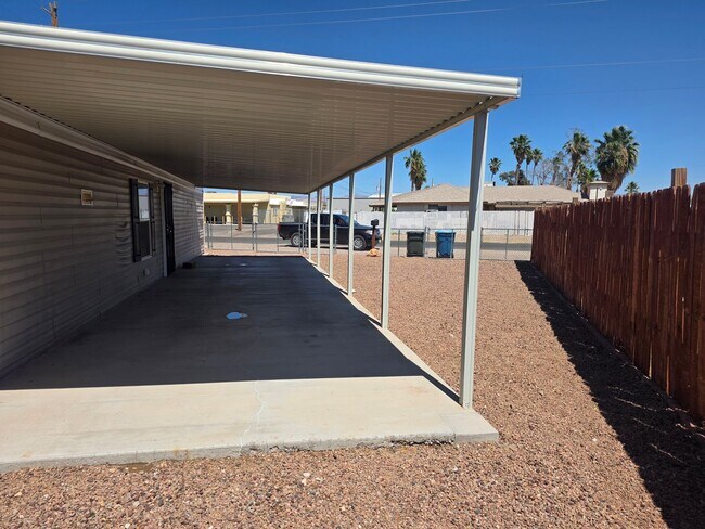Building Photo - Cute, Clean & Affordable 3 Bed / 2 Bath Home in Central Bullhead City!