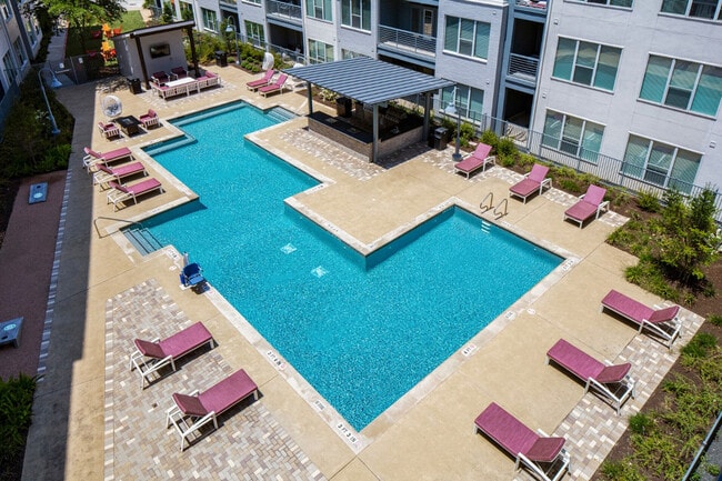 Building Photo - 1620 E Riverside Dr