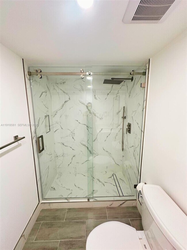 Building Photo - 14201 N Kendall Dr