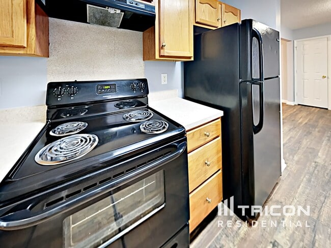 Building Photo - 6530 Lynmont Dr