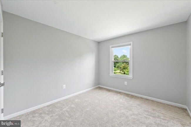Building Photo - 4527 Sawgrass Ct