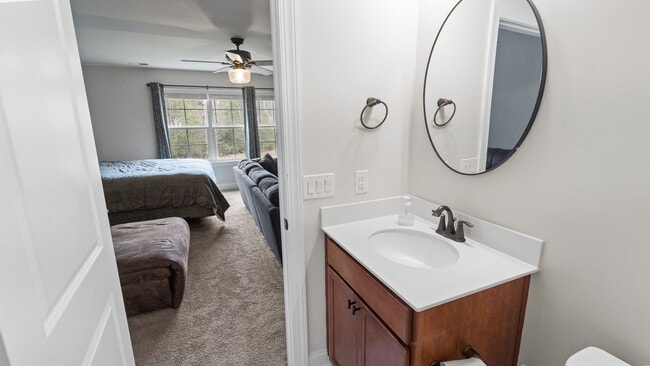 Building Photo - Spacious 6-Bedroom Waterfront Home in Richmond Hill, GA