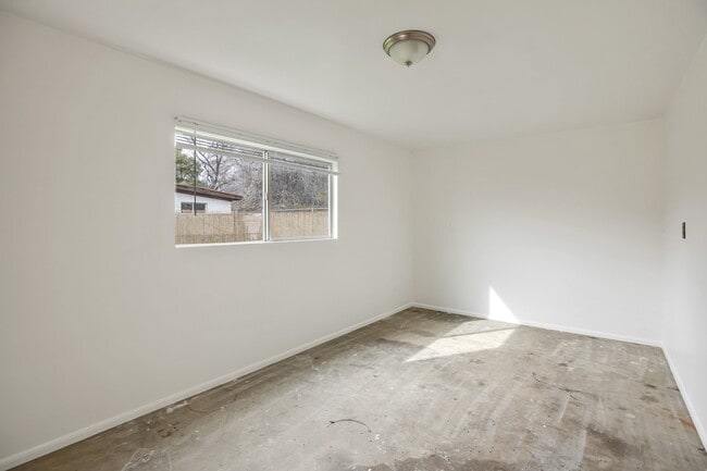Building Photo - Large SF Home now available in Camelback C...