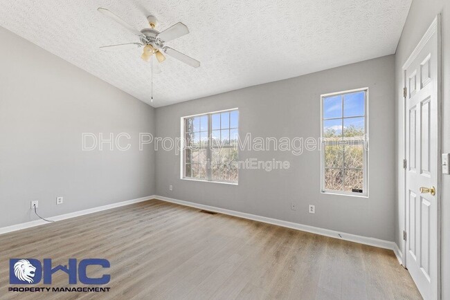 Building Photo - 5876 Strathmoor Manor Cir