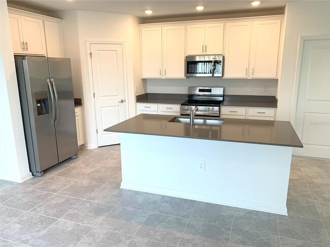 Building Photo - 2731 Runners Cir