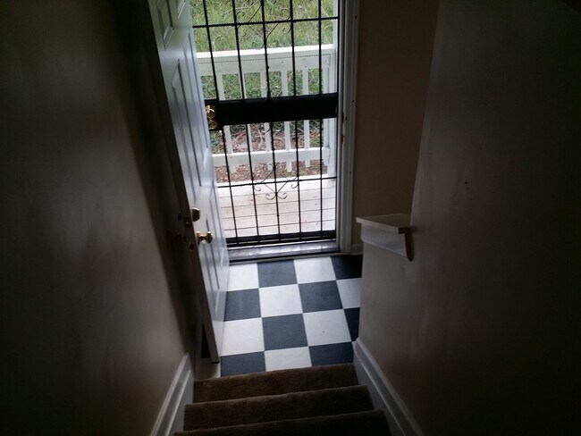 Building Photo - 564 Hope St SW