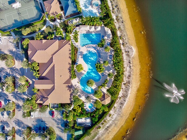 Building Photo - Furnished 3 Bedroom Luxurious Single Famil...