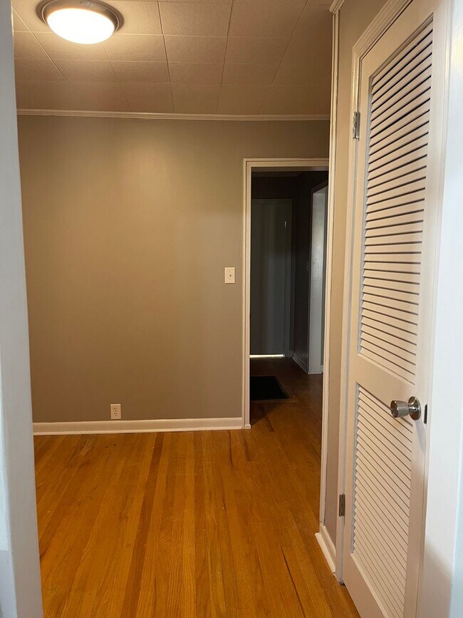 Building Photo - Beautifully renovated Normaltown 3/2 Home with fenced in front yard! Water, trash, and lawncare i...