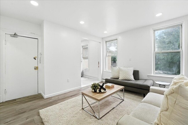 Building Photo - 283 GRIFFITH St