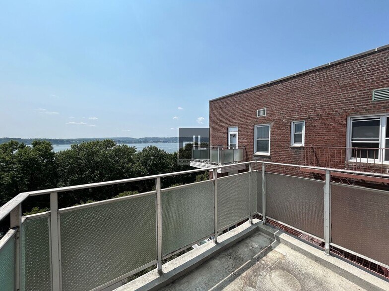 Building Photo - SHORE ROAD