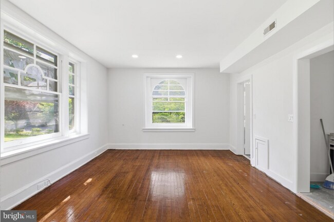 Building Photo - 5939 Drexel Rd