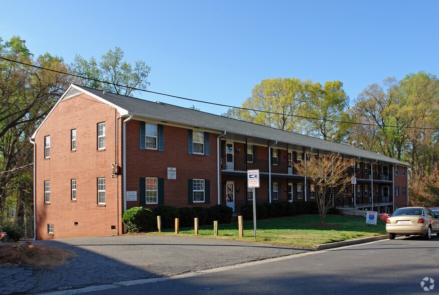 Primary Photo - Highland Commons