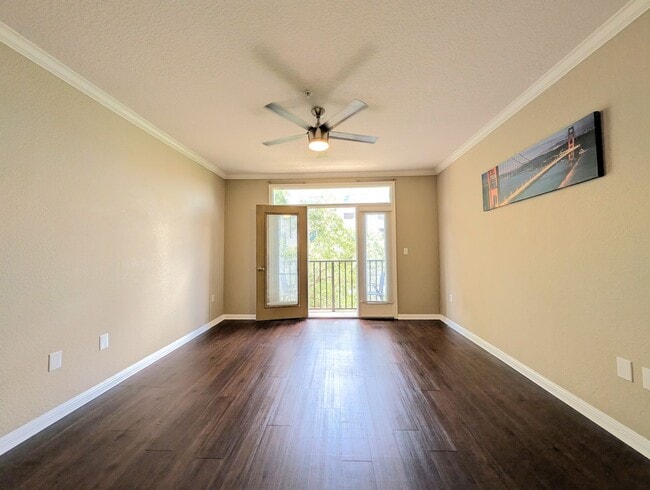 Building Photo - 1x1 Updated flooring & appliances. Includes balconette & washer & dryer