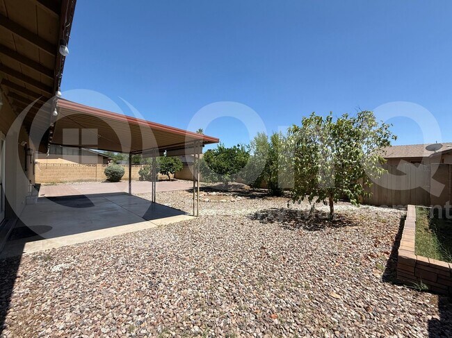 Building Photo - 1653 E Bishop Dr