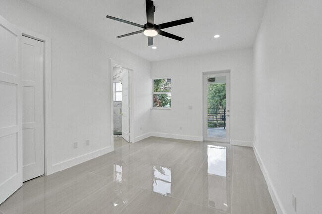 Building Photo - 1213 W Las Olas Blvd