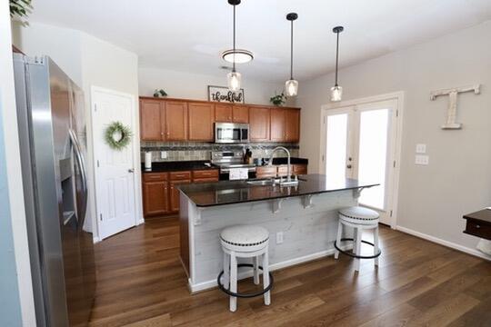 Building Photo - 3260 Matthews Dr