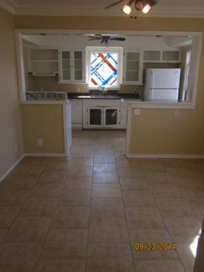 Building Photo - 624