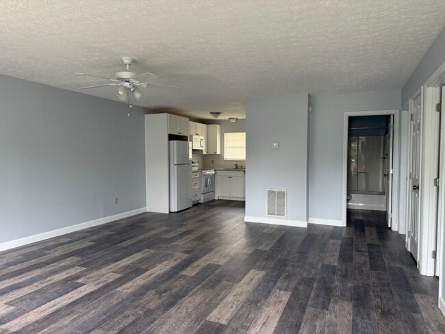Building Photo - Charming 2 Bedroom, 1 Bath Duplex in Maryv...