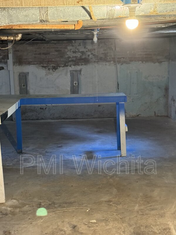 Building Photo - 735 S Grove St