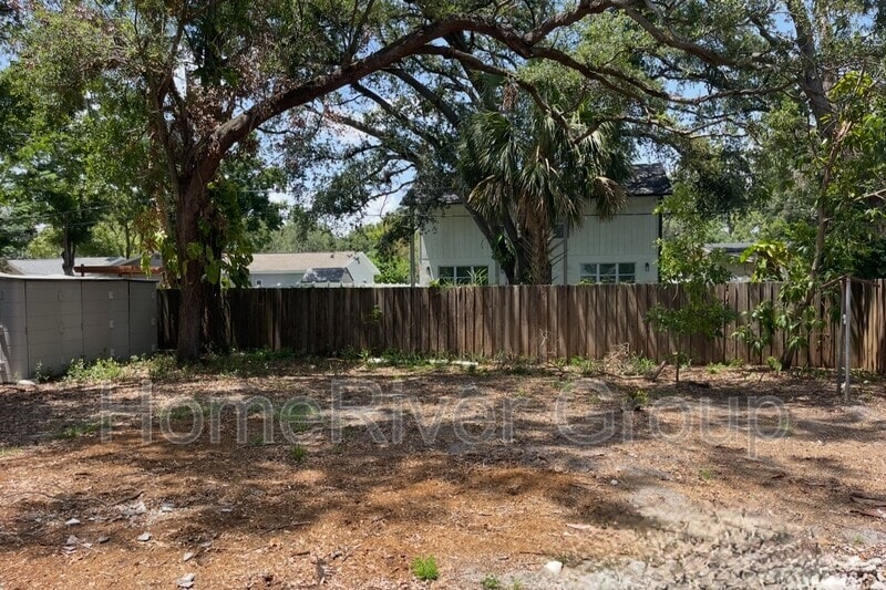 Building Photo - 4715 W Knights Ave