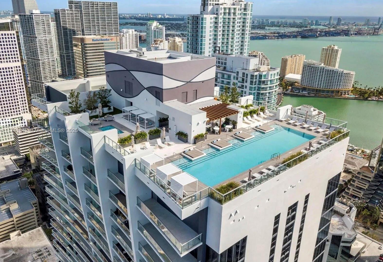 Building Photo - 1010 Brickell Ave