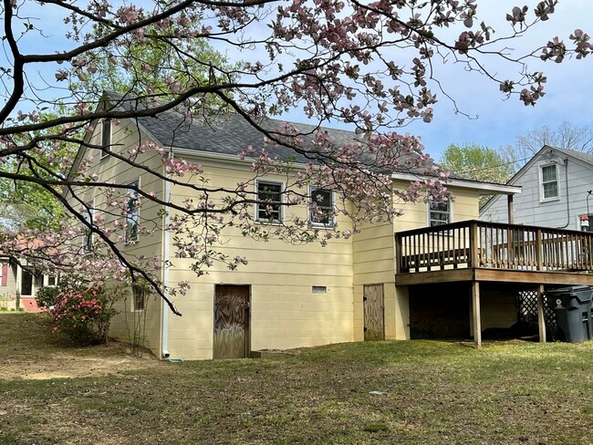 Building Photo - South Hill Beautiful Rancher