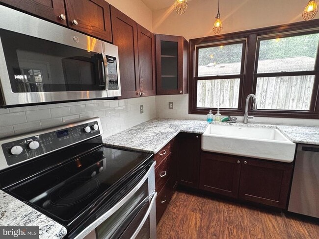Building Photo - 864 Dogwood Trail