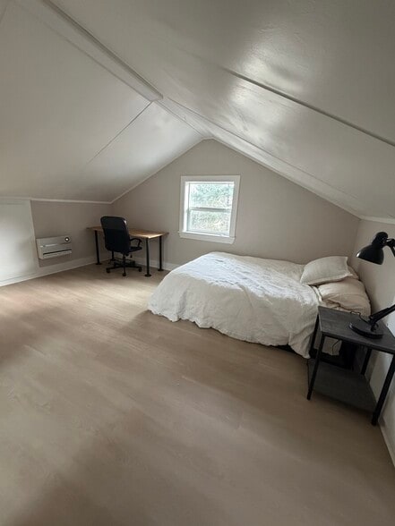 Building Photo - 721 S Rose St