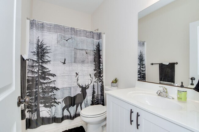 Building Photo - 3 Bedroom 2 Bathroom Ranch