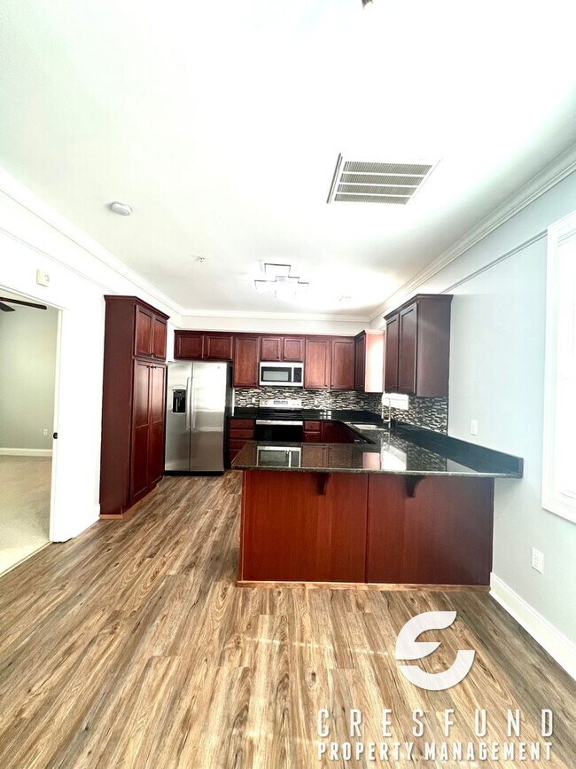 Building Photo - Lake View Luxury 2BR 2.5 Bath