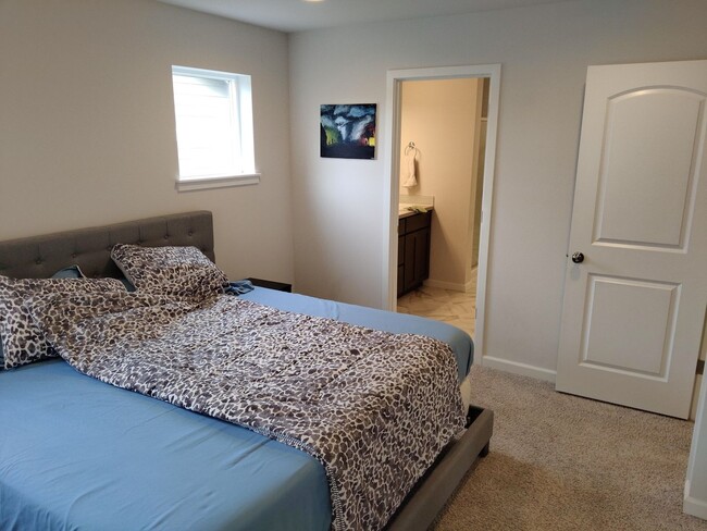 Building Photo - Fully Furnished Tacoma Home For Rent!