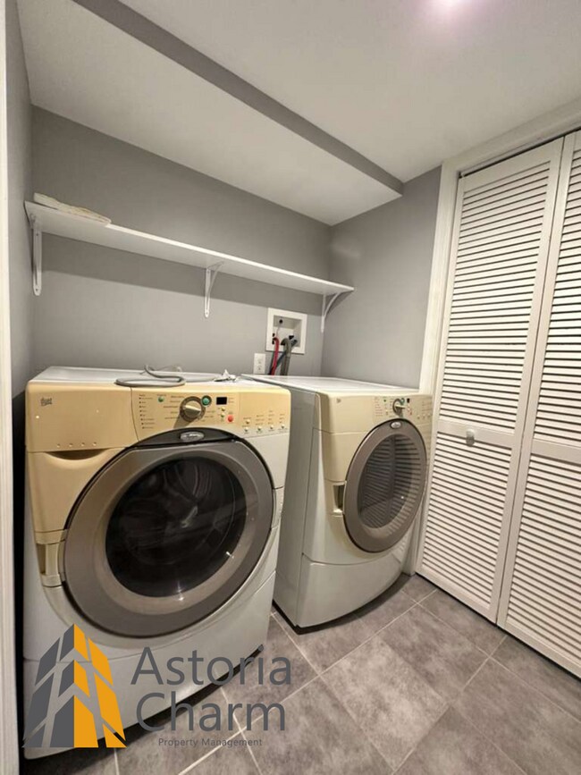 Building Photo - Spacious 3BR/2BA Home with Finished Baseme...