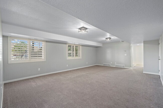 Building Photo - 456 W 2600 N