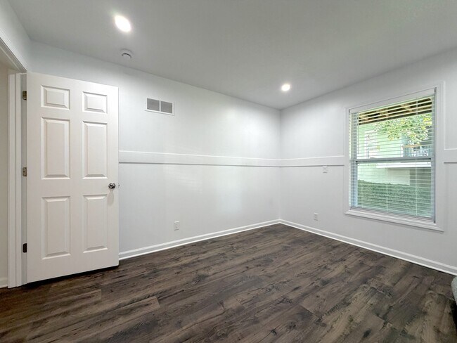 Building Photo - 15613 W 90th St