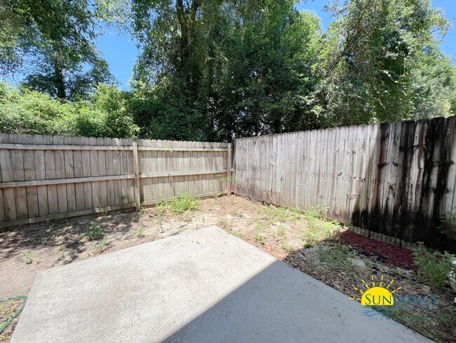 Building Photo - Spacious 2 Bedroom Townhouse near Hurlburt...