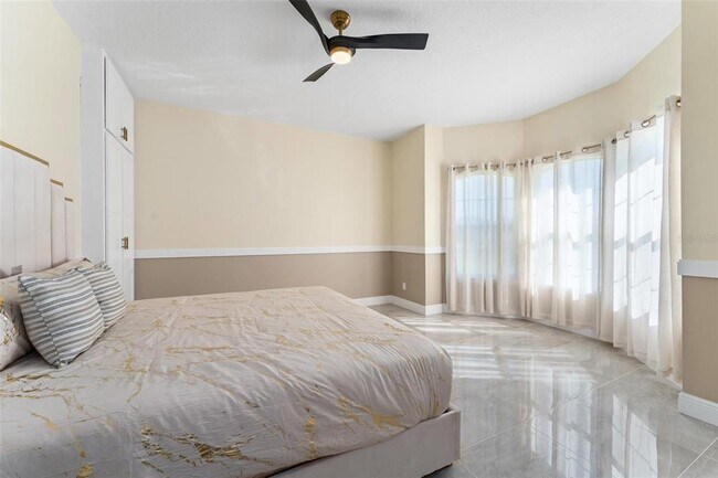 Building Photo - 2832 Rodeo Dr