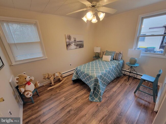 Building Photo - 806 Woodland Ave