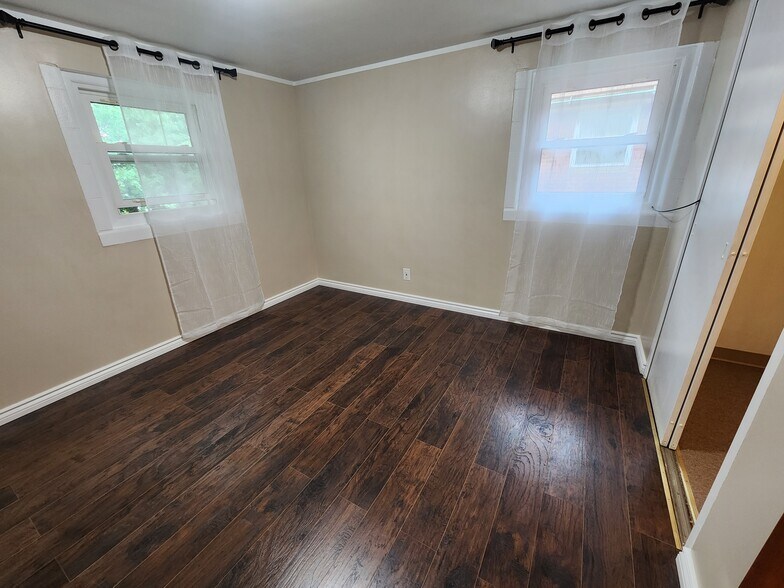 Building Photo - 49 Howard Ave