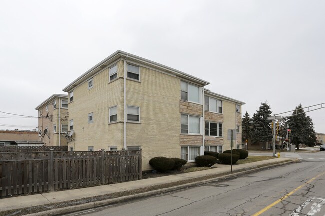 Building Photo - 6801 W Montrose Ave