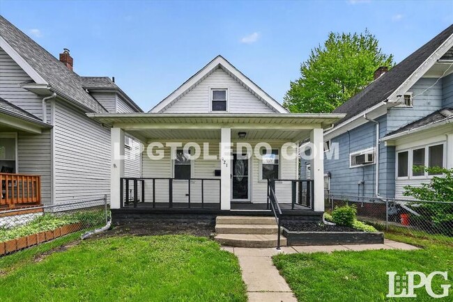 Building Photo - 921 Berry St