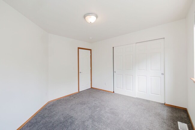 Building Photo - 6492 Wexford Ave SW