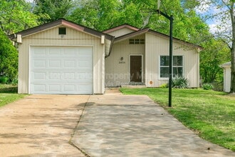 Building Photo - 2455 Buttonwood Ct