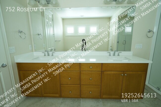 Building Photo - 752 Roseum Ct