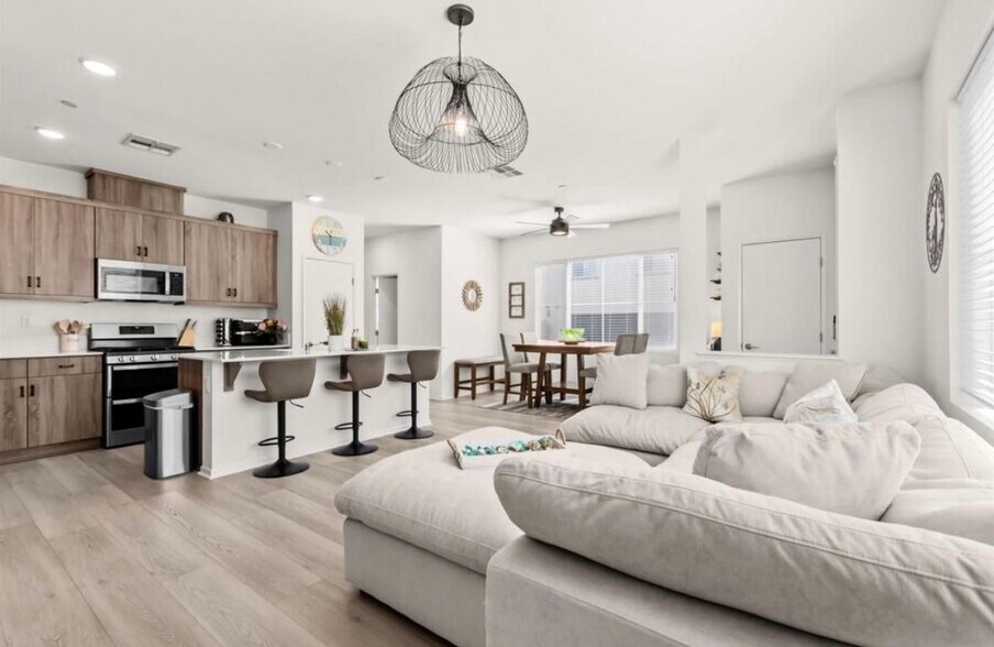 Building Photo - 359 Sweet Pl