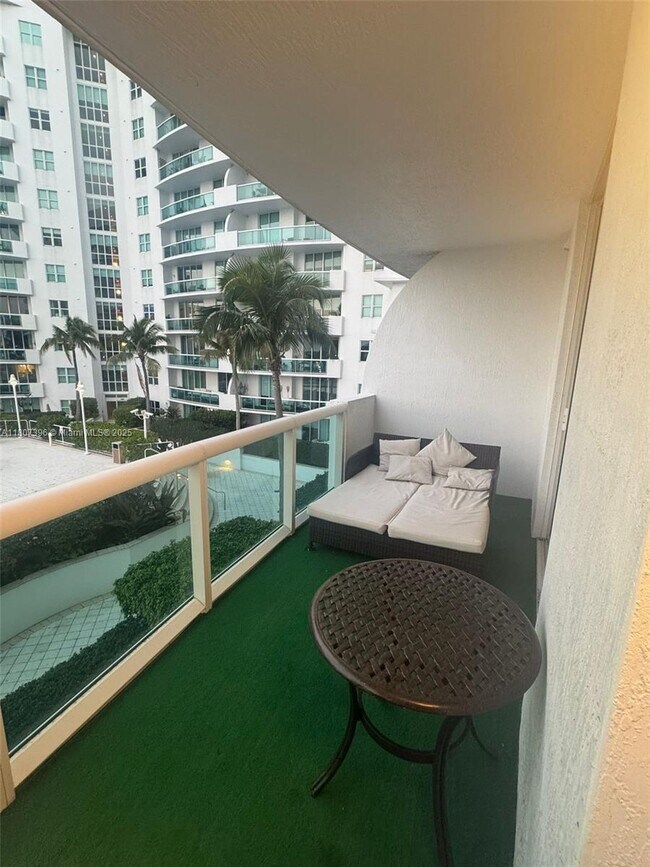 Building Photo - 7900 Harbor Island Dr