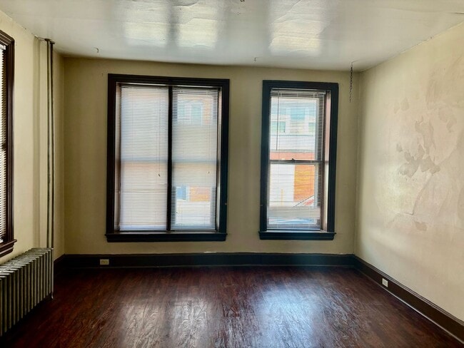 Building Photo - Duplex For Rent