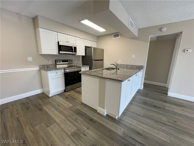 Building Photo - 5317 Summerlin Rd