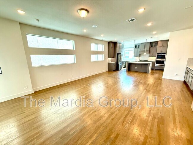 Building Photo - 4916 Broadway Dr.
